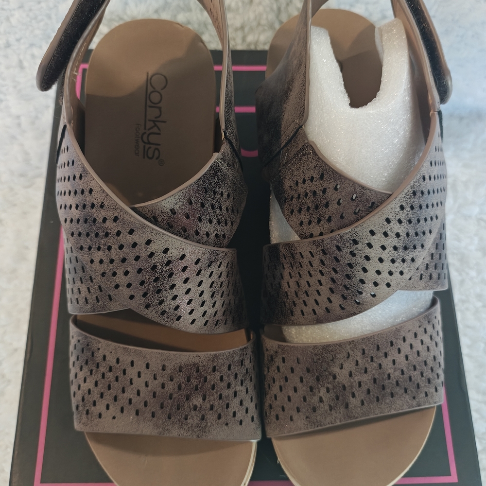 CorkysBoutique Bronze Perforated Stud Wedge Sandal Size 8. Excellent Condition - Picture 4 of 9